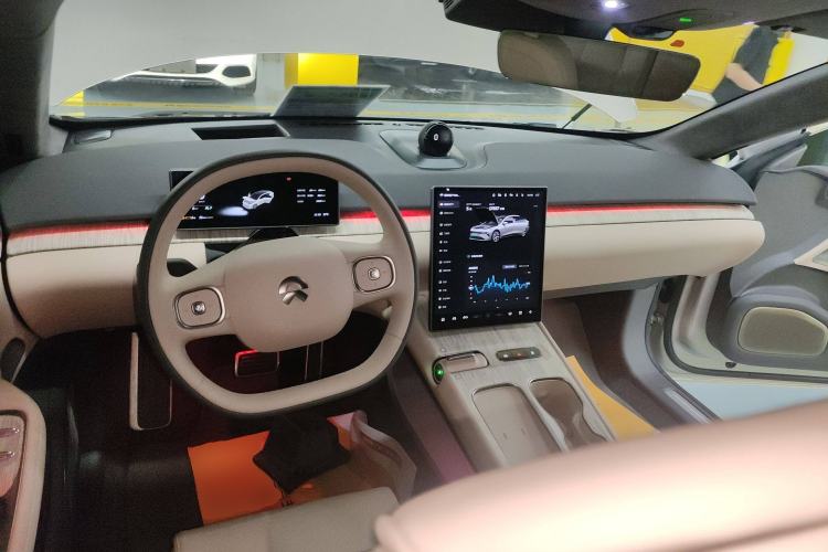 Used Nio ET7 2023 75 kWh Center Console
