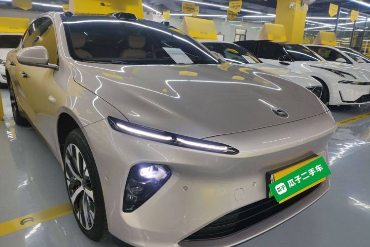 Used Nio ET7 2023 75 kWh Front Right 45 Deg