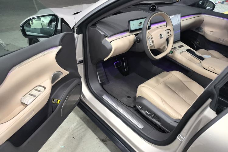 Used Nio ET7 2023 75 kWh Interior 2