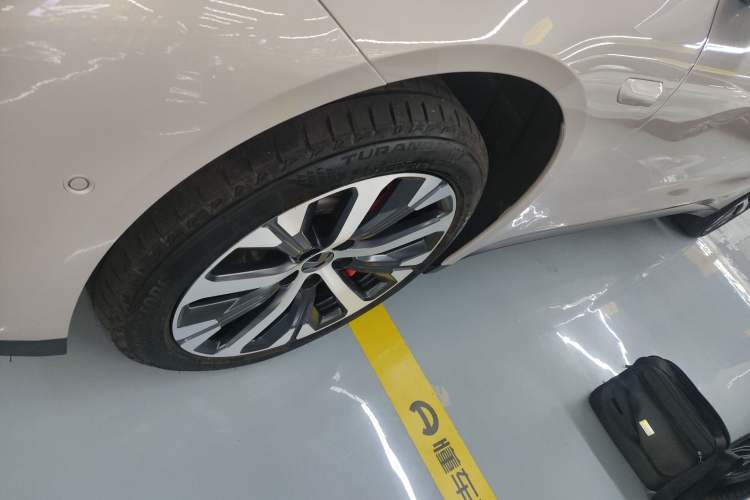 Used Nio ET7 2023 75 kWh Left Front Wheel Hub