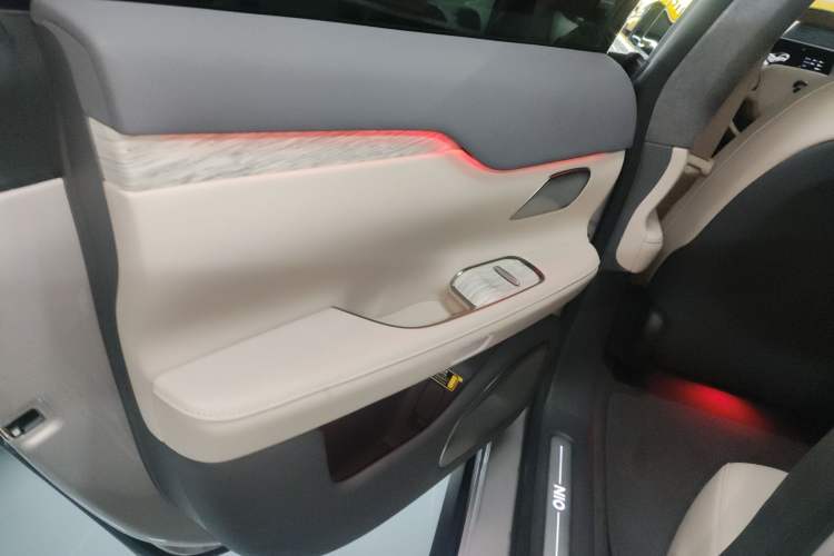 Used Nio ET7 2023 75 kWh Left Rear Door Interior