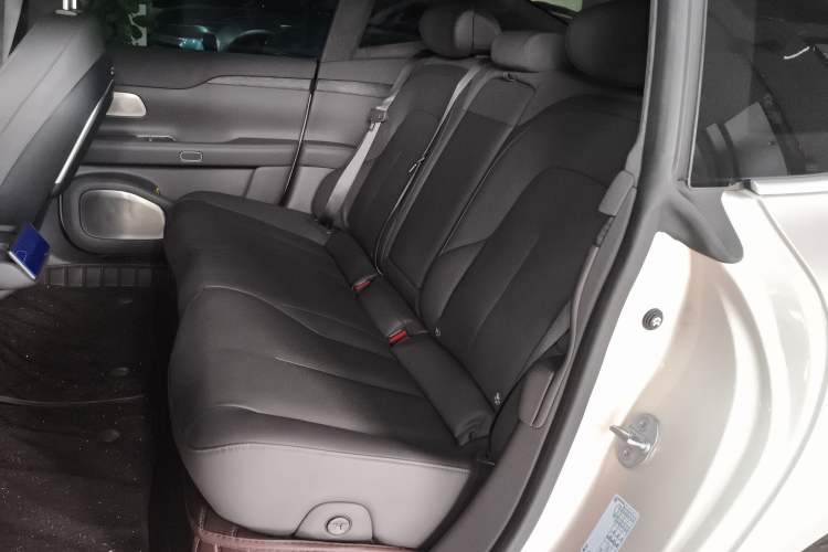 Used Nio ET7 2023 75 kWh Left Rear Seat