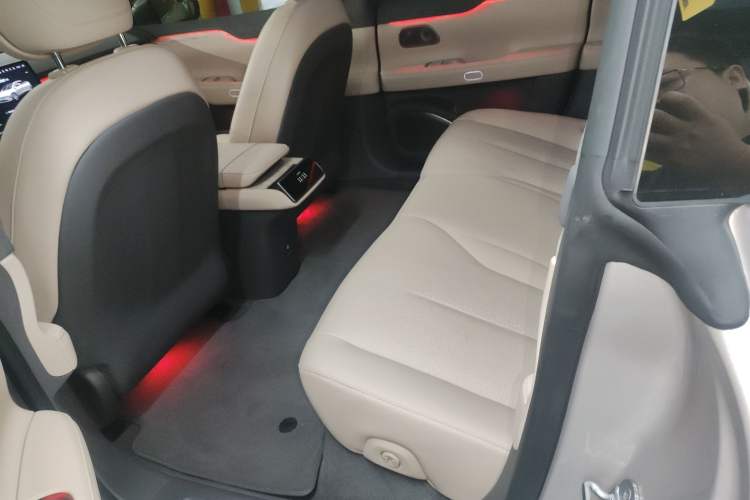 Used Nio ET7 2023 75 kWh Left Rear Seat