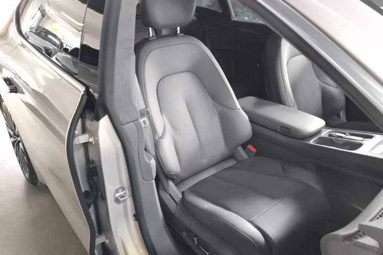 Used Nio ET7 2023 75 kWh Right Front Seat