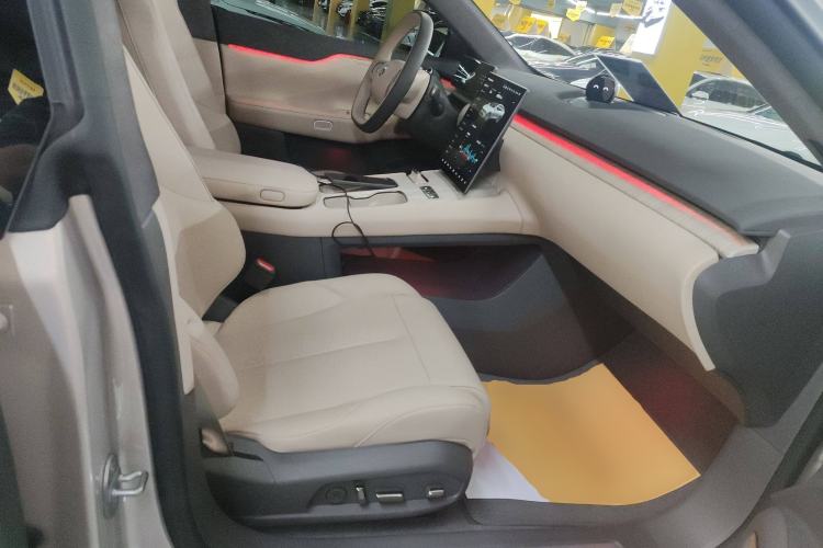 Used Nio ET7 2023 75 kWh Right Front Seat