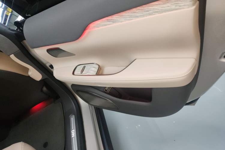 Used Nio ET7 2023 75 kWh Right Rear Door Interior