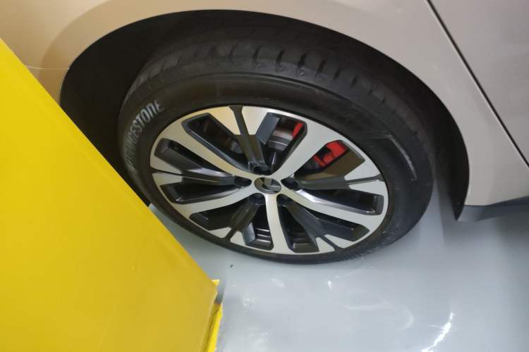 Used Nio ET7 2023 75 kWh Right Rear Wheel Hub