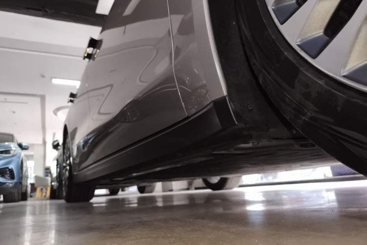 Used Nio ET7 2023 75 kWh Right Side Sill
