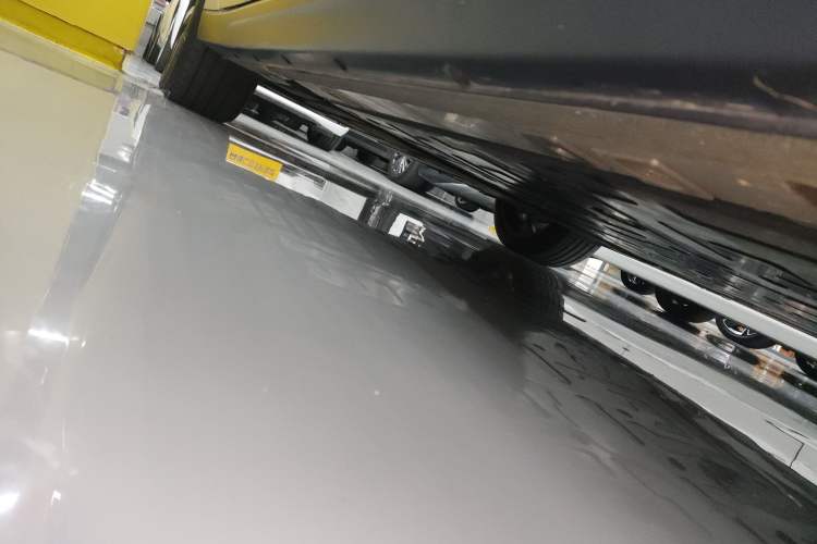 Used Nio ET7 2023 75 kWh Right Side Sill