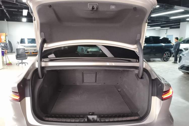 Used Nio ET7 2023 75 kWh Trunk