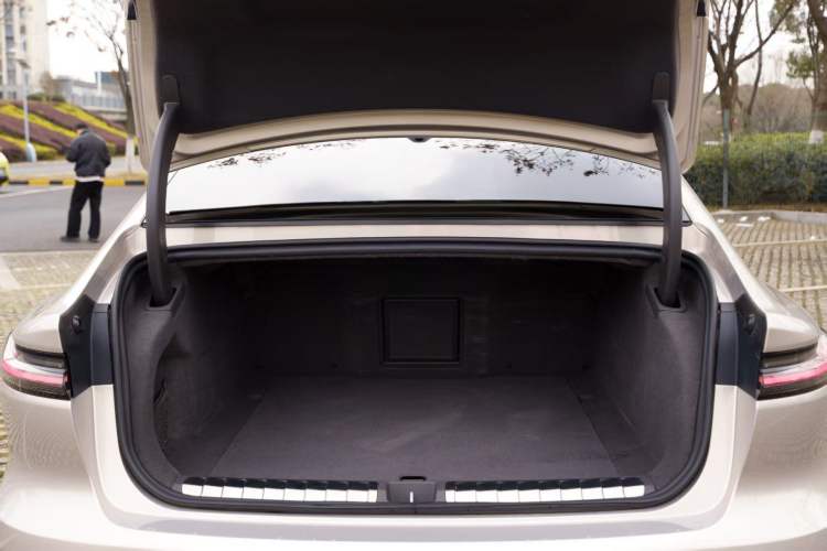 Used Nio ET7 2023 100kWh Signature Edition Trunk