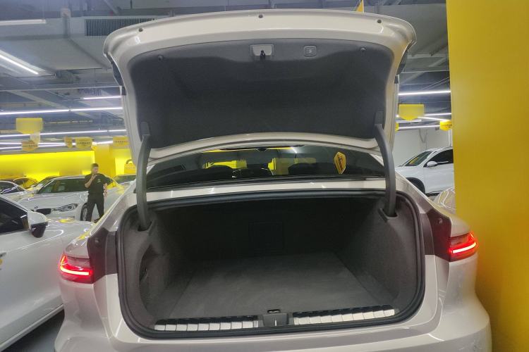 Used Nio ET7 2023 75 kWh Trunk
