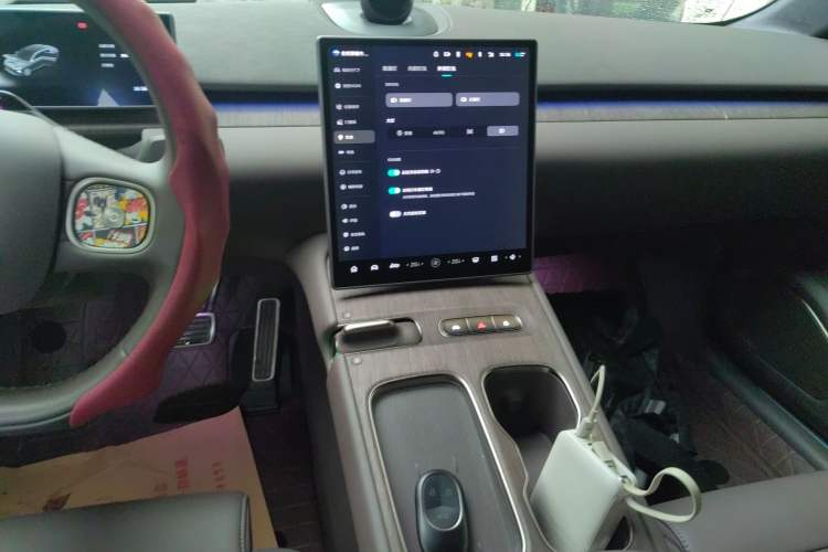 Used Nio ET7 2024 75 kWh Executive Signature Edition Audio And AC Panel