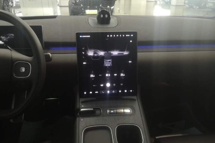 Used Nio ET7 2024 75 kWh Executive Signature Edition Audio And AC Panel