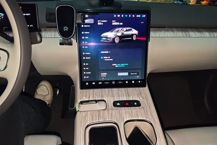 Used Nio ET7 2024 75 kWh Executive Signature Edition Audio And AC Panel