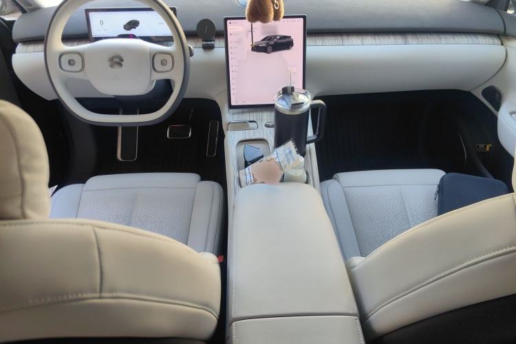 Used Nio ET7 2024 75 kWh Executive Edition Center Console