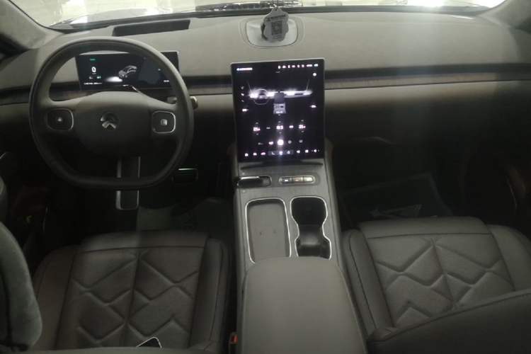 Used Nio ET7 2024 75 kWh Executive Signature Edition Center Console