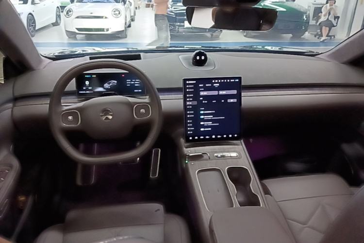 Used Nio ET7 2024 75 kWh Executive Edition Center Console