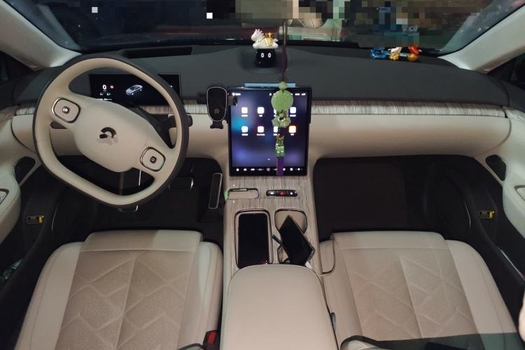 Used Nio ET7 2024 75 kWh Executive Signature Edition Center Console