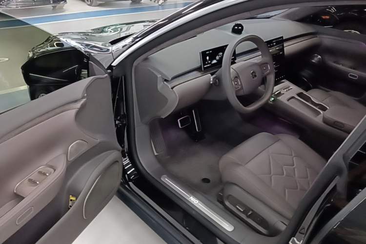 Used Nio ET7 2024 75 kWh Executive Edition Driver Seat