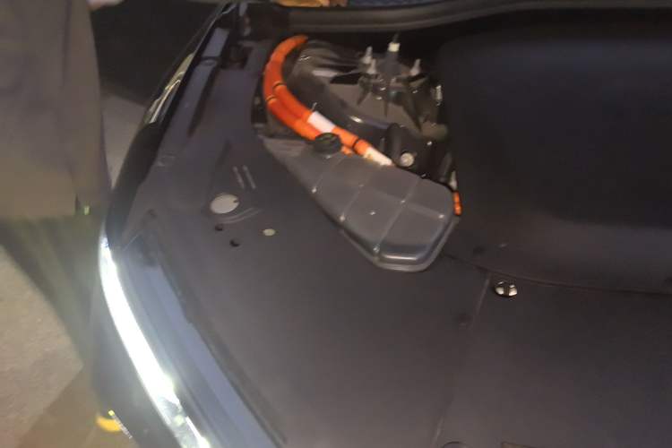 Used Nio ET7 2024 75 kWh Executive Signature Edition Engine Bay Right