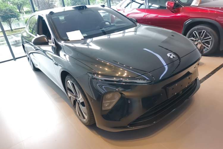 Used Nio ET7 2024 75 kWh Executive Signature Edition Front Right 45 Deg