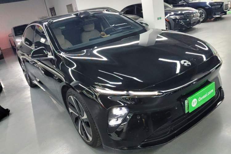 Used Nio ET7 2024 75 kWh Executive Signature Edition Front Right 45 Deg
