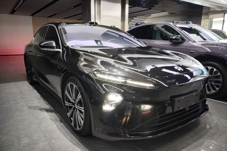 Used Nio ET7 2024 100kWh Executive Signature Edition Front Right 45 Deg