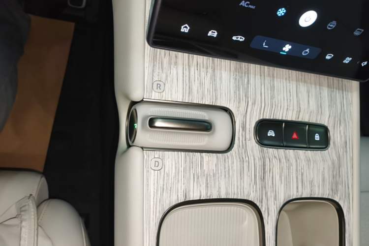 Used Nio ET7 2024 75 kWh Executive Signature Edition Gear Lever