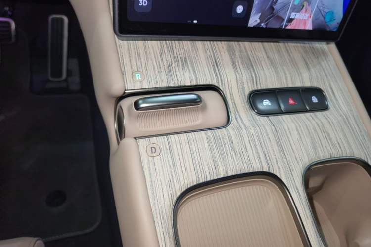Used Nio ET7 2024 75 kWh Executive Signature Edition Gear Lever