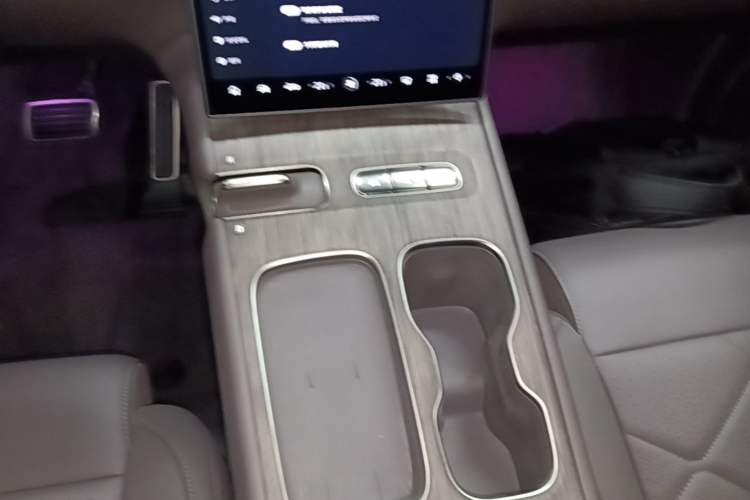 Used Nio ET7 2024 75 kWh Executive Edition Gear Lever