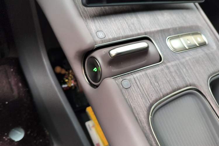 Used Nio ET7 2024 75 kWh Executive Signature Edition Gear Lever
