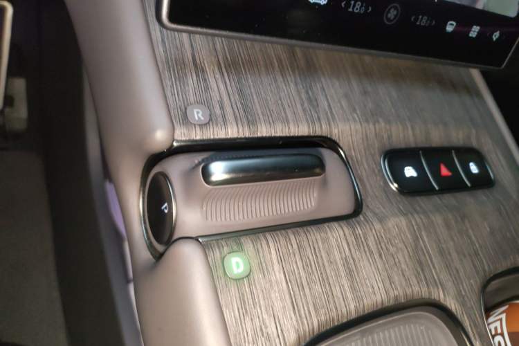 Used Nio ET7 2024 75 kWh Executive Edition Gear Lever