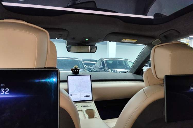 Used Nio ET7 2024 75 kWh Executive Signature Edition Headliner