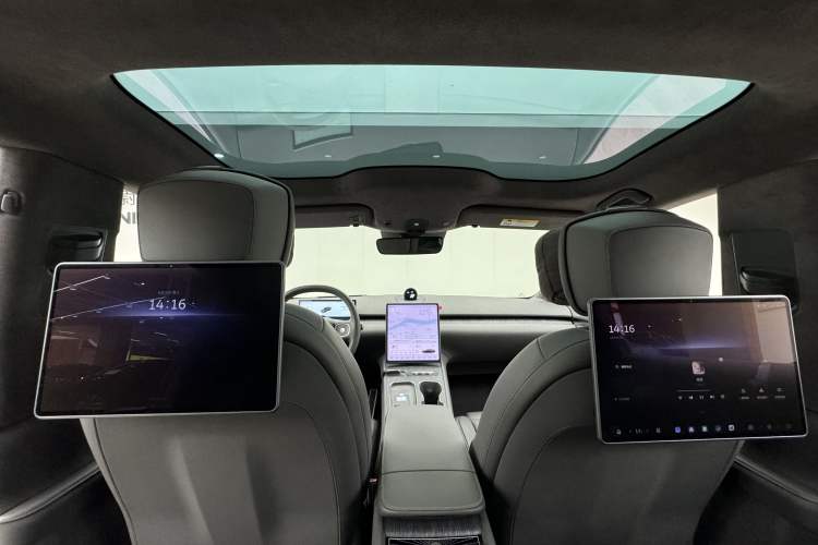 Used Nio ET7 2024 75 kWh Executive Signature Edition Headliner