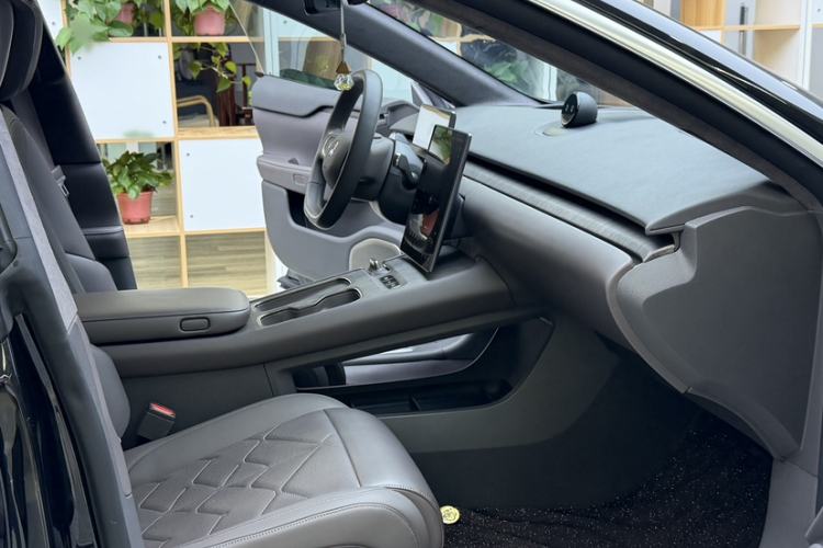 Used Nio ET7 2024 75 kWh Executive Edition Interior 1