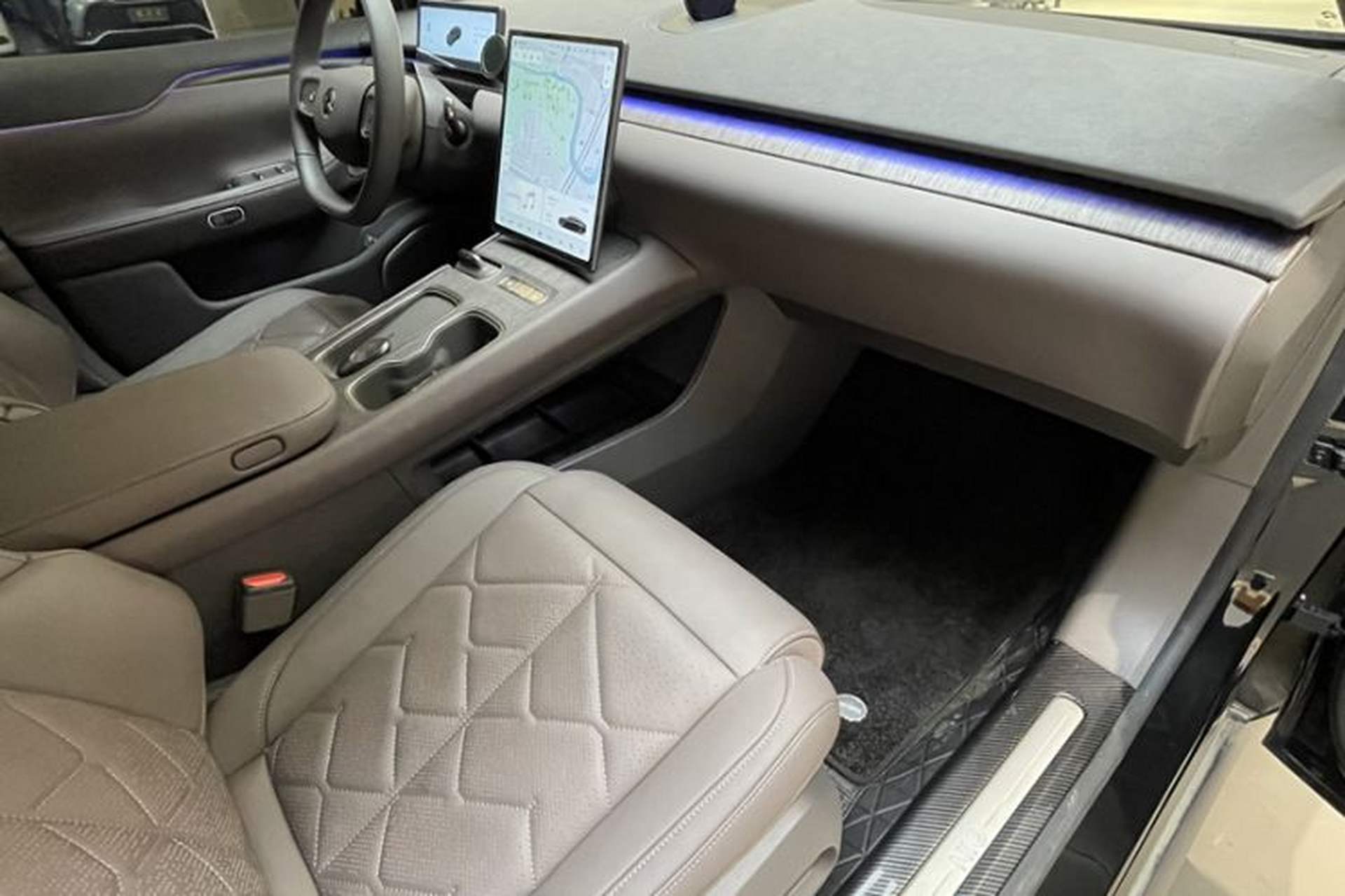 Used Nio ET7 2024 100kWh Executive Signature Edition Interior 12