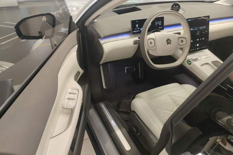 Used Nio ET7 2024 75 kWh Executive Signature Edition Interior 3
