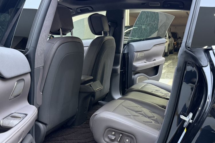 Used Nio ET7 2024 75 kWh Executive Edition Interior 8