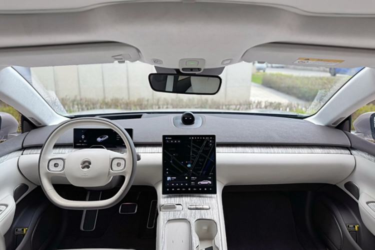 Used Nio ET7 2024 75 kWh Executive Signature Edition Interior 8