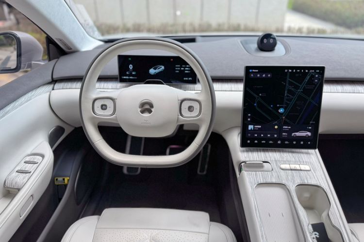 Used Nio ET7 2024 75 kWh Executive Signature Edition Interior 9
