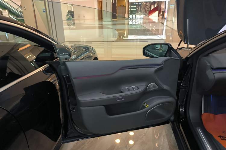 Used Nio ET7 2024 75 kWh Executive Edition Left Front Door Interior