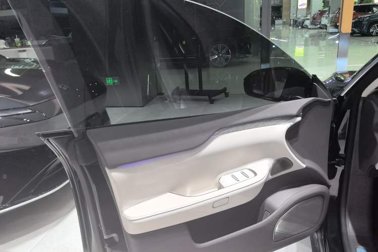 Used Nio ET7 2024 100kWh Executive Signature Edition Left Front Door Interior
