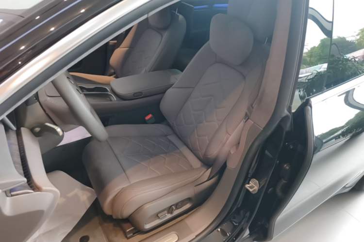 Used Nio ET7 2024 75 kWh Executive Signature Edition Left Front Seat