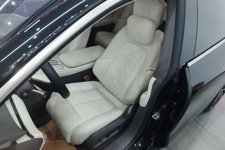 Used Nio ET7 2024 75 kWh Executive Signature Edition Left Front Seat