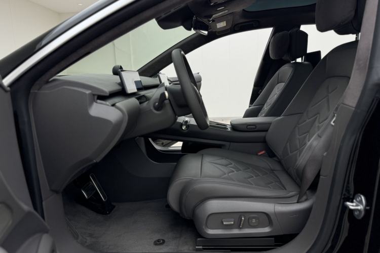 Used Nio ET7 2024 75 kWh Executive Signature Edition Left Front Seat