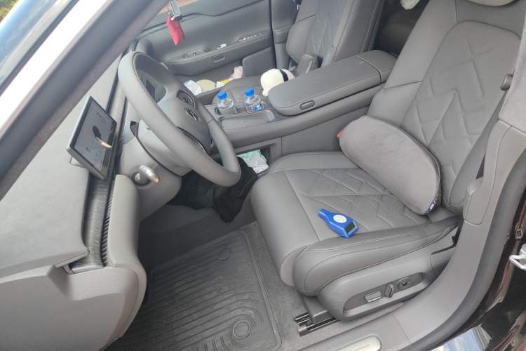 Used Nio ET7 2024 75 kWh Executive Signature Edition Left Front Seat