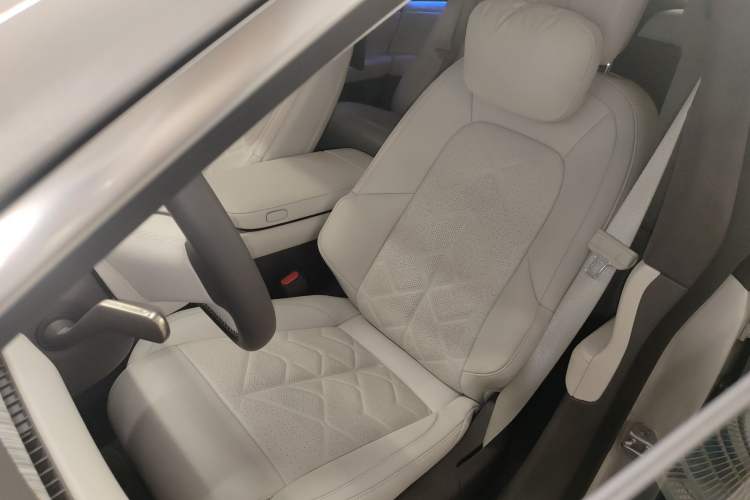 Used Nio ET7 2024 75 kWh Executive Signature Edition Left Front Seat