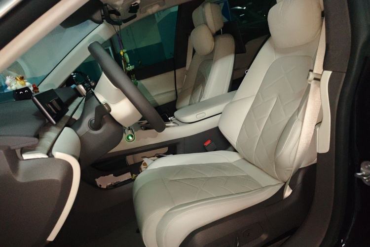 Used Nio ET7 2024 75 kWh Executive Signature Edition Left Front Seat