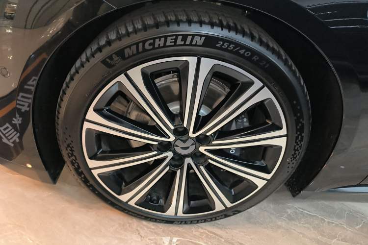 Used Nio ET7 2024 75 kWh Executive Edition Left Front Wheel Hub